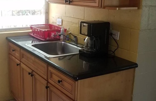 Orange Grove Apartment | STUDIO APT. a/c - stable wifi - filtered tap water - 5 min. to the boardwalk