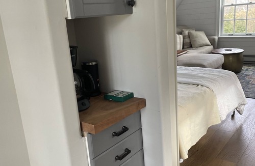 Saint Davids Apartment | Studio Apt located in the heart of Wayne
