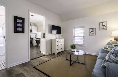Charlotte Apartment | Studio Apt-Premium Queen Mattress-Landmarks Close!n