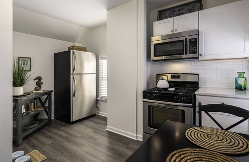 Charlotte Apartment | Studio Apt-Premium Queen Mattress-Landmarks Close!n