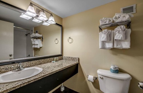 Myrtle Beach Hotel | Studio at Landmark - Pools & Beach Access