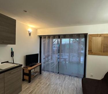 Les Mees Apartment | Studio au calme les hirondelles