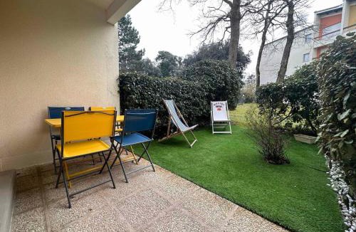 Saint-Georges-de-Didonne Apartment | Studio au calme, plage et centre à pied, jardinet ensoleillé, parking privé - FR-1-550-51