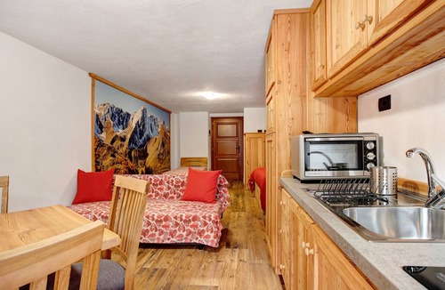 Saint-Rhemy-en-Bosses Apartment | Studio 'Aux Pieds Du Malatra' 2' surrounded by mountains