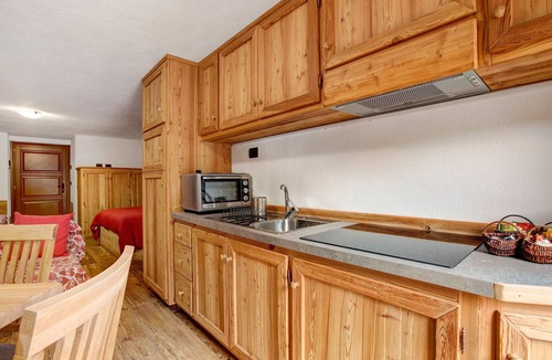 Saint-Rhemy-en-Bosses Apartment | Studio 'Aux Pieds Du Malatra' 2' surrounded by mountains