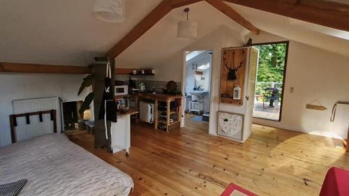 Chaumont-Gistoux Bed & Breakfast | Studio autonome Magnifique1 gde Chambre ET 1 pte avec JARDIN d hiver TB situé Chaumont-Gistoux
