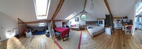 Chaumont-Gistoux Bed & Breakfast | Studio autonome Magnifique1 gde Chambre ET 1 pte avec JARDIN d hiver TB situé Chaumont-Gistoux