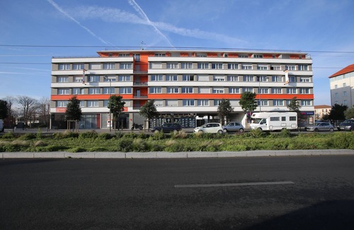 Chevilly-Larue Apartment | Studio av/Balcon | Près de Paris | 2 min du Tram