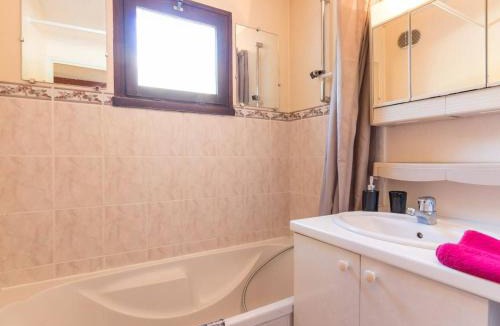 La Salle-les-Alpes Apartment | Studio avec coin montagne - 4 pers, à 100m des télécabines, piscine, parking, casier à ski - FR-1-330F-94