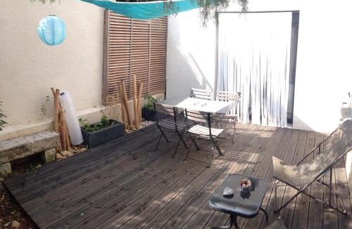 Eyragues Apartment | studio avec exterieur