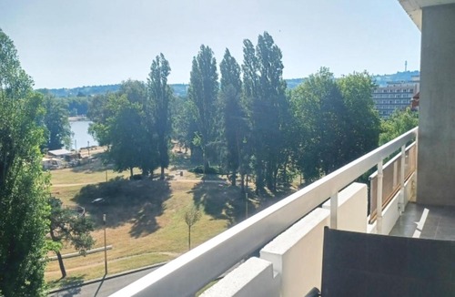 Bellerive-sur-Allier Apartment | Studio avec balcon et superbe vue