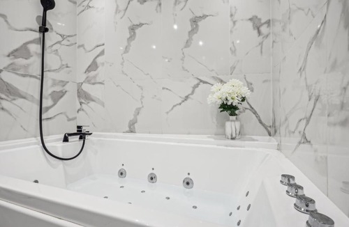 Dammarie Les Lys Apartment | Studio avec jacuzzi & vue sur le parc Soubiran