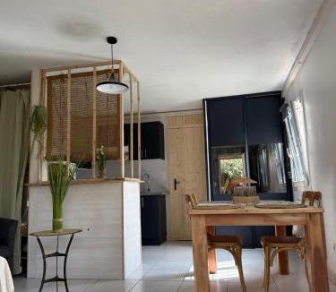 Saint Pierre de Feric Apartment | Studio avec jardin privé & jacuzzi