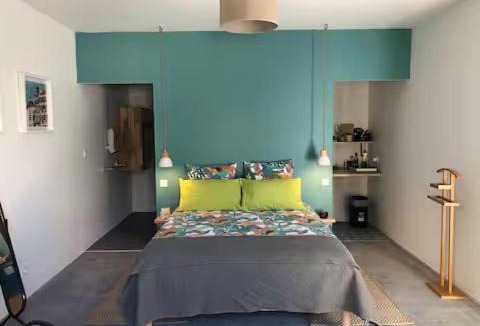 Hasparren Apartment | Studio avec terrasse plein centre du village