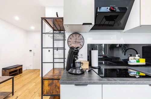 Hochzoll Apartment | Studio 'Ay Homes 01' with Wi-Fi