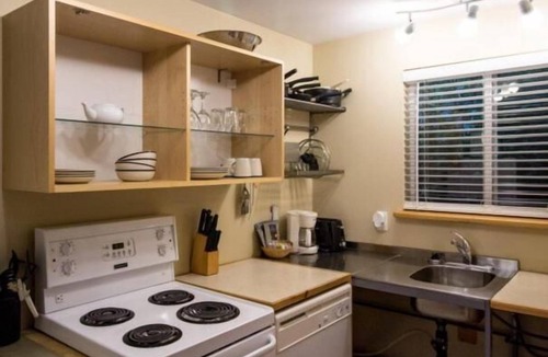 Ucluelet Cottage | Studio B - Cozy Cottage Walking Distance to Two Beaches