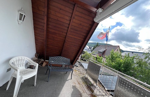 Buergstadt Apartment | Studio "Beautiful gardener"