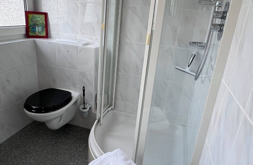 Buergstadt Apartment | Studio "Beautiful gardener"