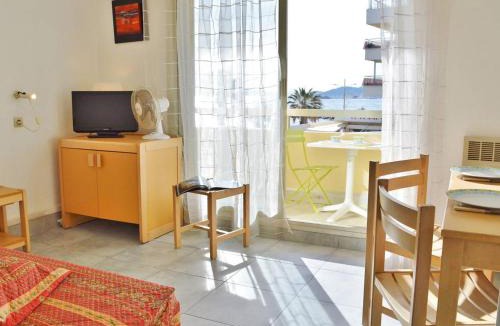 Le Lavandou Apartment | Studio bord de plage avec 4 couchages, parking et tennis - FR-1-251-263