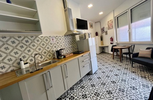 Sant Adria de Besos Apartment | Studio bright 20' from Barcelona Center/10' walk to the beach/15' Forum Bcn