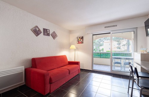 Saint-Mandrier-sur-Mer Apartment | Studio 'Chez Alain Et Martine' with Private Terrace