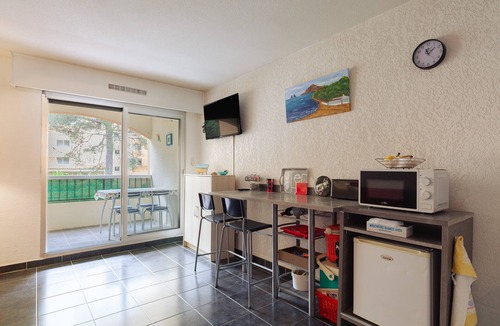 Saint-Mandrier-sur-Mer Apartment | Studio 'Chez Alain Et Martine' with Private Terrace
