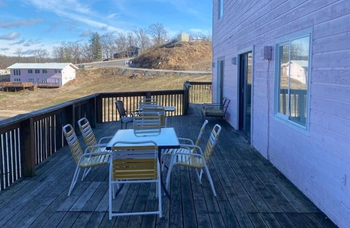 Lake Ozark Apartment | Studio C Sleep 6- Bachelor/Bachelorette Parties!