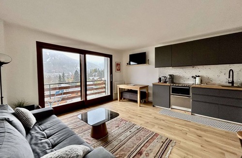 Monetier-les-Bains Apartment | Studio cabin for 4 with balcony, near shops and free shuttle