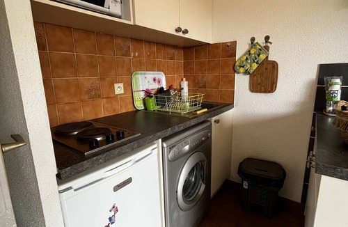 Le Port Apartment | Studio Cabin Canet Beach for 4 – Elevator, Marina View