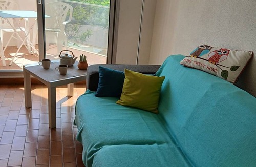 Le Port Apartment | Studio Cabin Canet Beach for 4 – Elevator, Marina View
