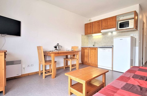 Saint-Etienne-en-Devoluy Apartment | Studio cabin 2 pers, south, balcony, 100m to chairlift, ski locker