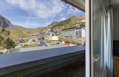La Mongie Apartment | Studio cabin for 5 with balcony in La Mongie - Pets allowed