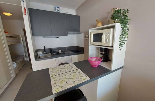 Le Grau-dʼAgde Apartment | Studio cabin for 4, terrace, parking, Grau d'Agde