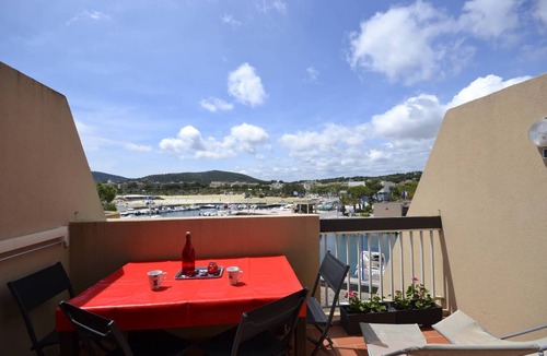 La Faviere Apartment | STUDIO CABINE CLIMATISE idéal pour 1 couple et 2 enfants.