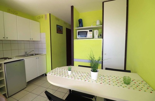 Le Grau-Du-Roi Apartment | Studio cabin swimming pool parking air conditioning