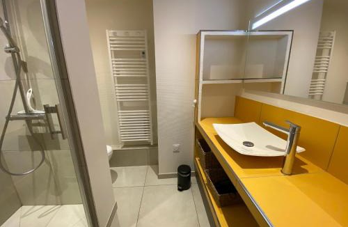 Arcachon Apartment | Studio Cabine à Arcachon avec Parking, WiFi et Accès Direct Plage - FR-1-374-219
