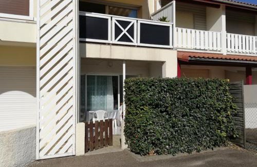 Biscarrosse Plage Apartment | Studio Cabine à Biscarrosse Plage - 4 Pers, Proche Plage et Commerces, Terrasse, Ménage Inclus - FR-1-319-394