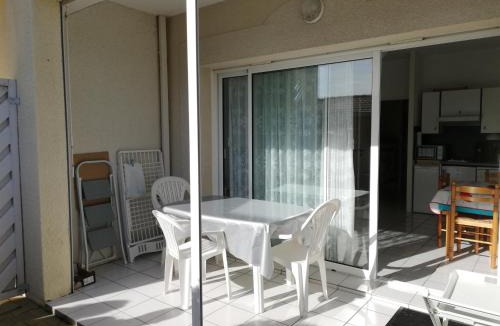 Biscarrosse Plage Apartment | Studio Cabine à Biscarrosse Plage - 4 Pers, Proche Plage et Commerces, Terrasse, Ménage Inclus - FR-1-319-394