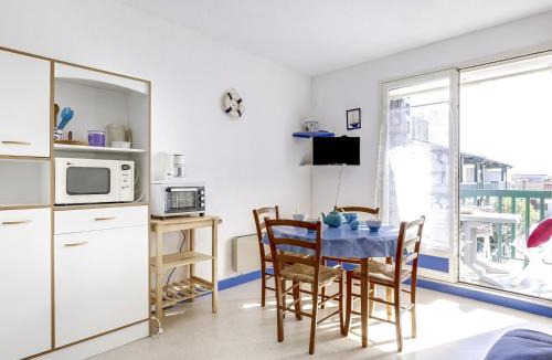 Biscarrosse Plage Apartment | Studio Cabine à Biscarrosse Plage - 300m de la Mer, Balcon Sud, Parking Privé - FR-1-521-61