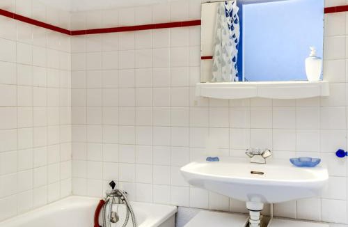 Biscarrosse Plage Apartment | Studio Cabine à Biscarrosse Plage - 300m de la Mer, Balcon Sud, Parking Privé - FR-1-521-61