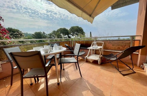 Cavalaire-sur-Mer Apartment | Studio Cabine à Cavalaire-sur-Mer, 4 Couchages, Parking - FR-1-226B-167