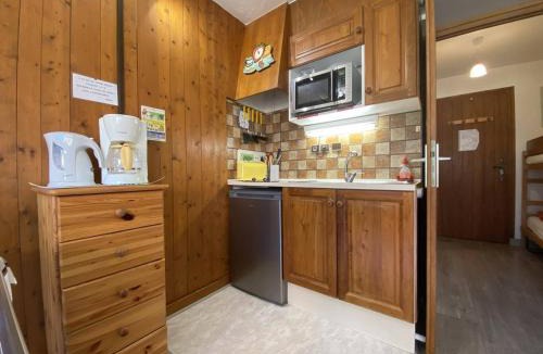 Praz-sur-Arly Apartment | Studio cabine à Praz-sur-Arly, vue sur pistes - 4 pers, parking, balcon, proche village et ski - FR-1-603-11