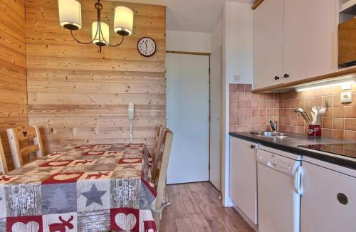 Belle Plagne Apartment | Studio cabine 4 pers, balcon, proche pistes - FR-1-455-163