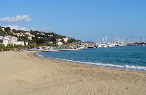 Le Lavandou Apartment | Studio cabine au Lavandou - 4 couchages, climatisé, balcon, piscine, parking inclus - FR-1-251-480