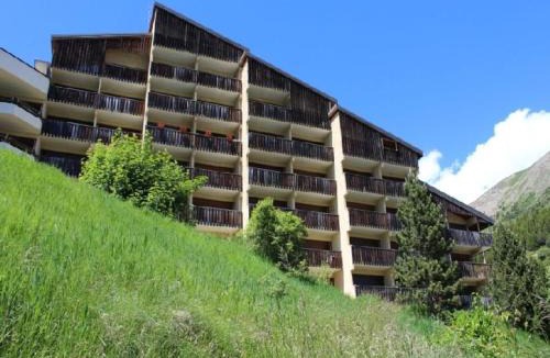 Auris Apartment | Studio cabine au pied des pistes avec balcon et ascenseur à Auris en Oisans - FR-1-297-154
