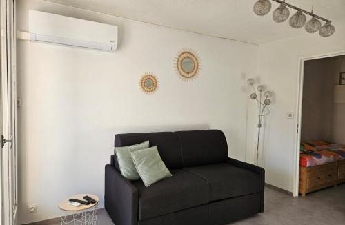 La Petite Motte Apartment | Studio Cabine Clim Wifi Parking Draps - 1 étoile - self check-in possible