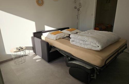La Petite Motte Apartment | Studio Cabine Clim Wifi Parking Draps - 1 étoile - self check-in possible