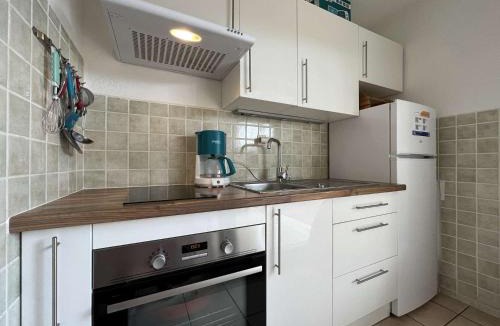 Port Rive Gauche Apartment | Studio Cabine Climatisé avec Terrasse et Piscine sur le Port de Gruissan, Proche Plage - 4 Couchages - FR-1-229-104