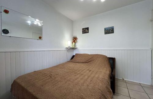 Port Rive Gauche Apartment | Studio Cabine Climatisé avec Terrasse et Piscine sur le Port de Gruissan, Proche Plage - 4 Couchages - FR-1-229-104