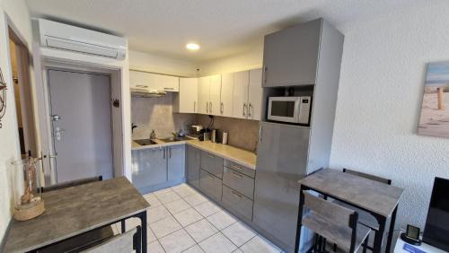 Cap d'Agde Apartment | Studio cabine climatisé et loggia au calme avec linge et parking inclus